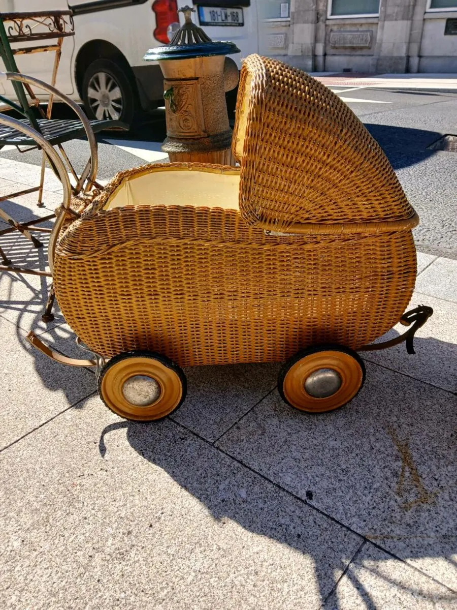 Vintage cane dolls Pram - Image 1