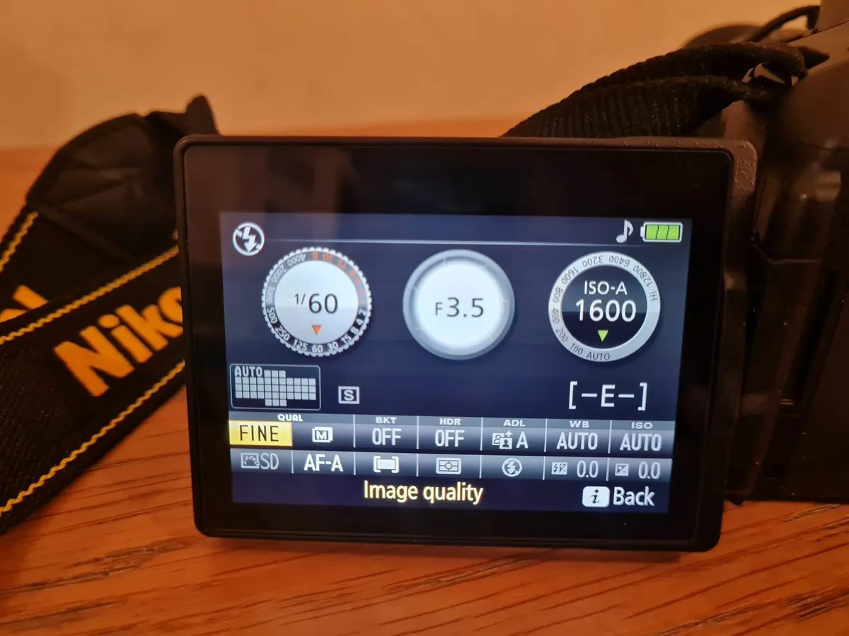 Nikon d5300 Digital SLR camera, includes lens, bag - Image 2