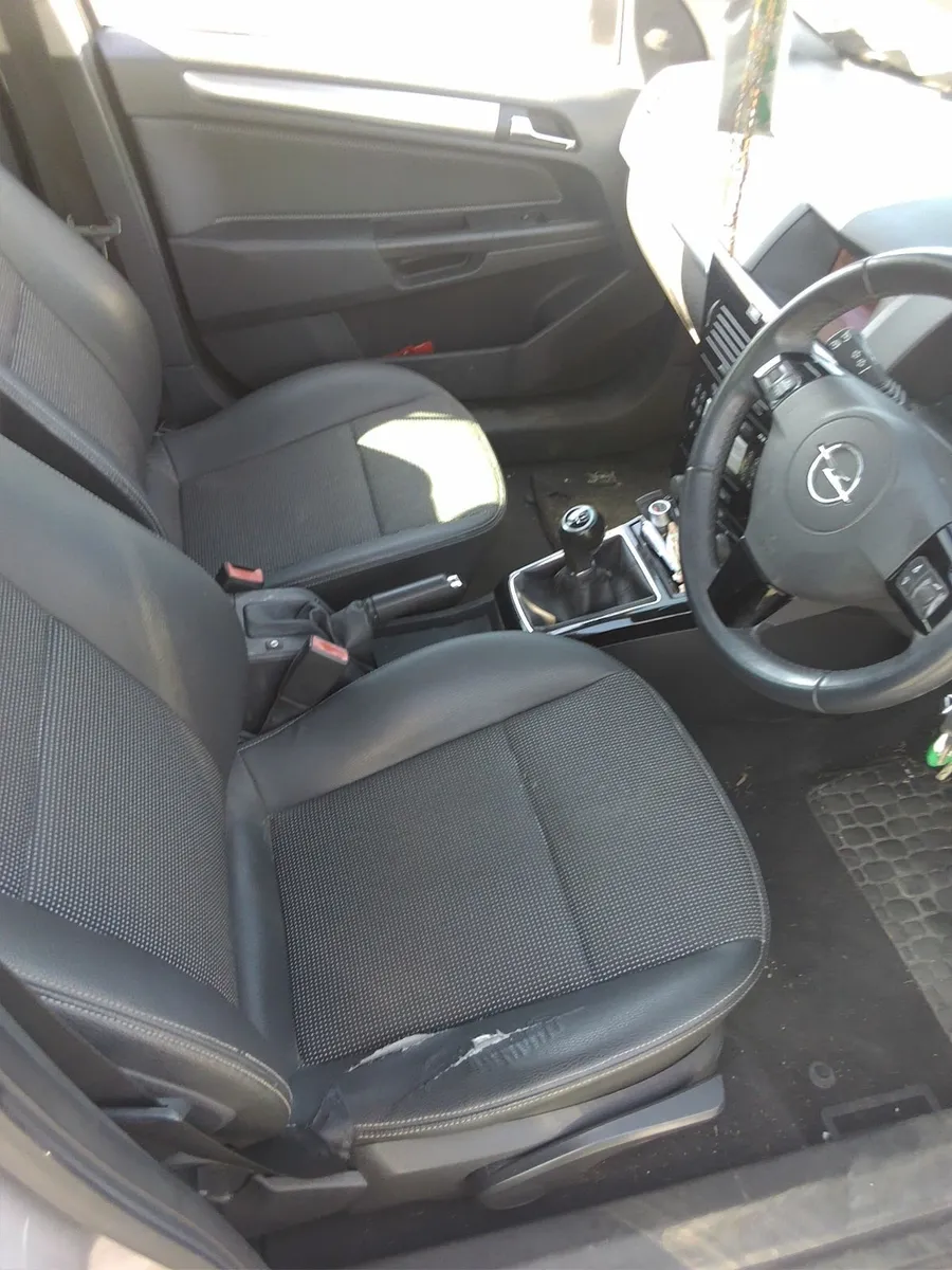 Opel Astra 2010 - Image 4