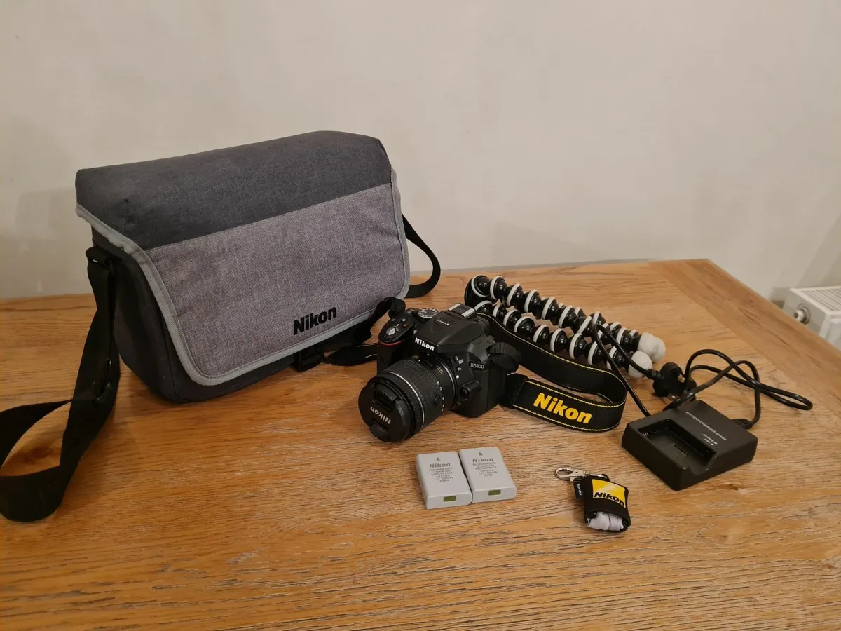 Nikon d5300 Digital SLR camera, includes lens, bag - Image 1