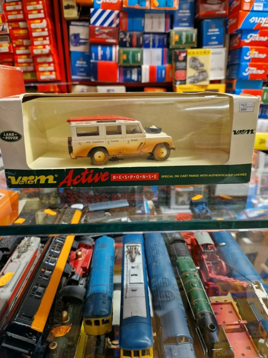 Corgi Solido Landrover - Image 1