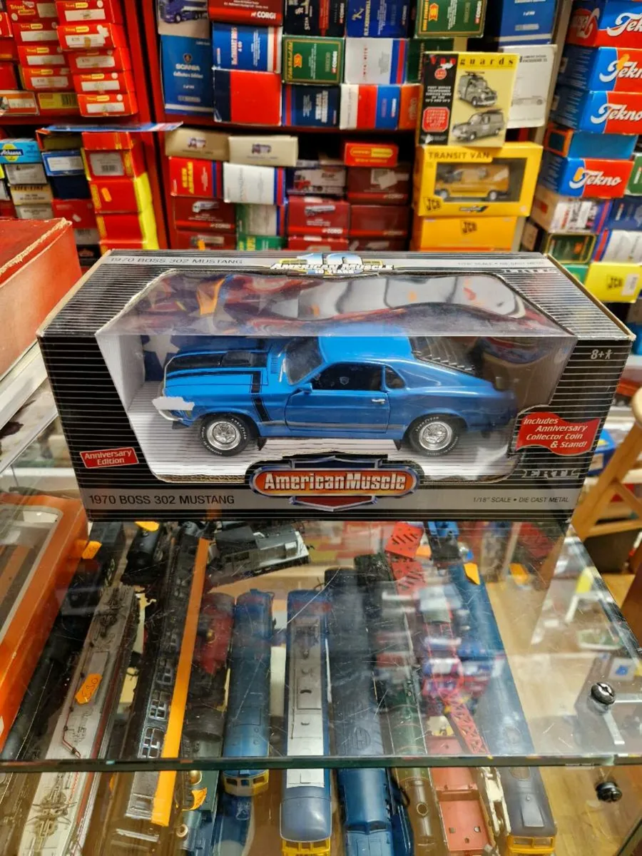 Corgi ERTL Ford Mustang 1.18 - Image 1