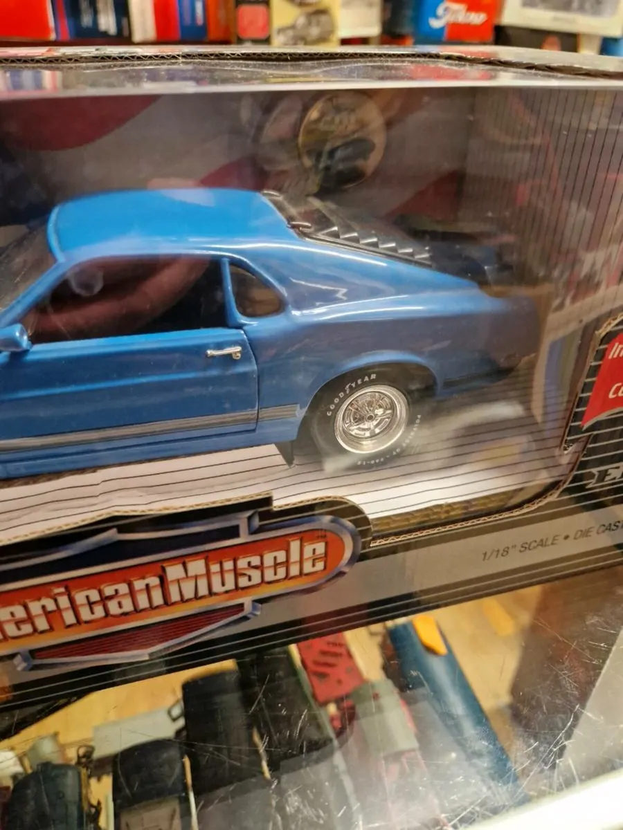 Corgi ERTL Ford Mustang 1.18 - Image 3