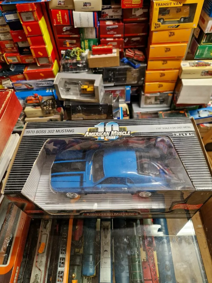 Corgi ERTL Ford Mustang 1.18 - Image 4