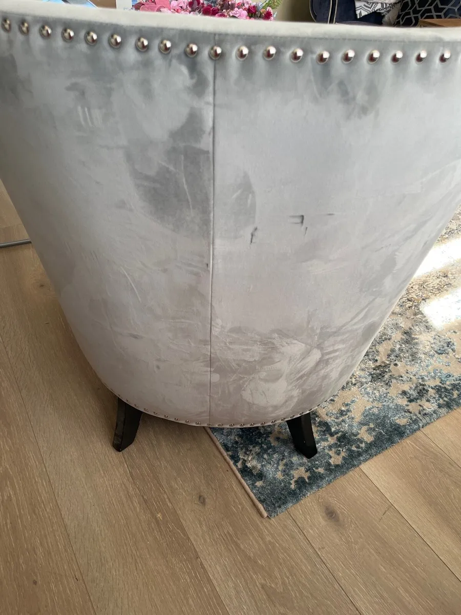 Accent chair - Image 2