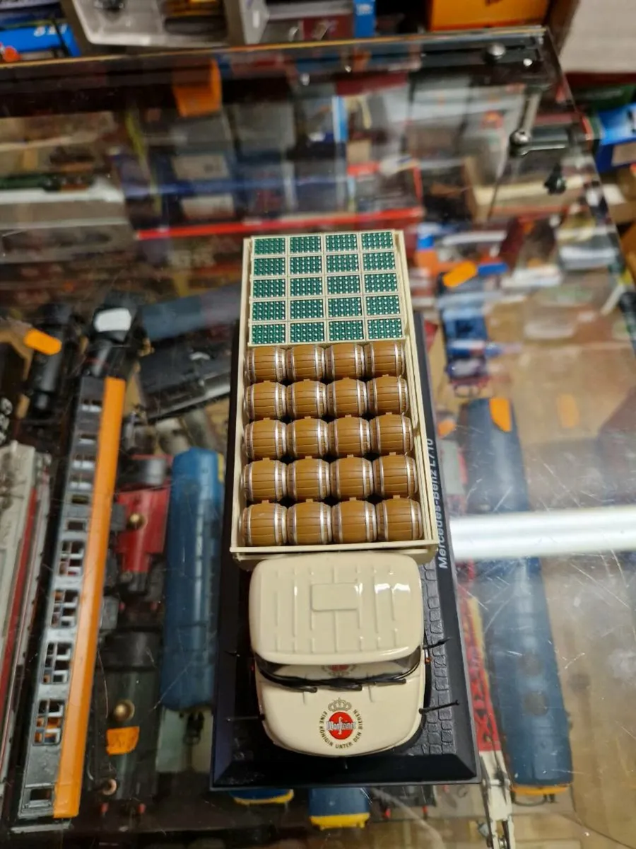 Corgi Atlas Mercedes Beer Truck - Image 3