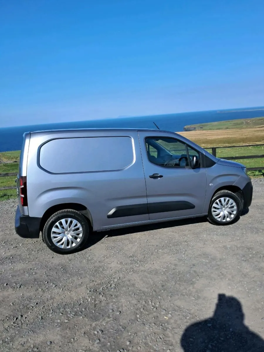 Van - Image 3