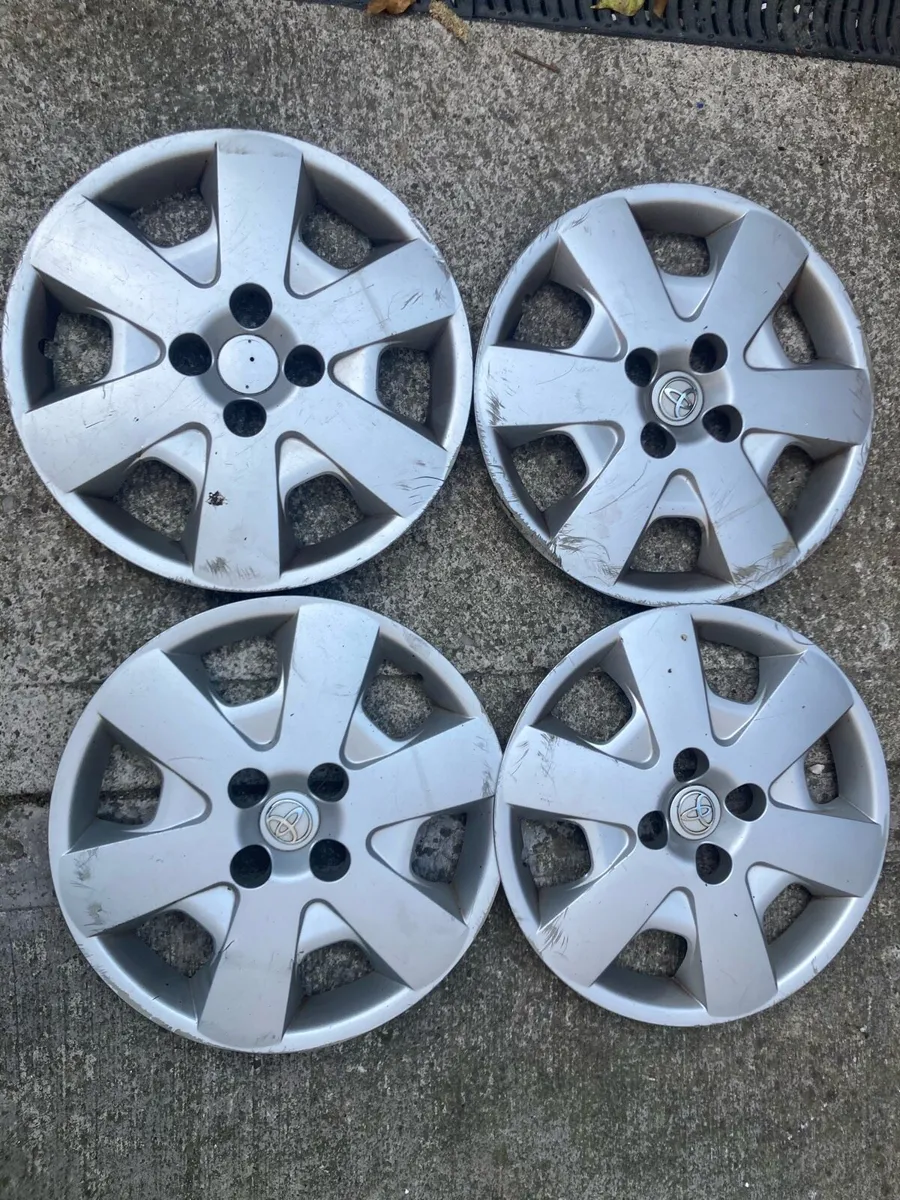 Toyota 15 inch hubcaps - Image 1