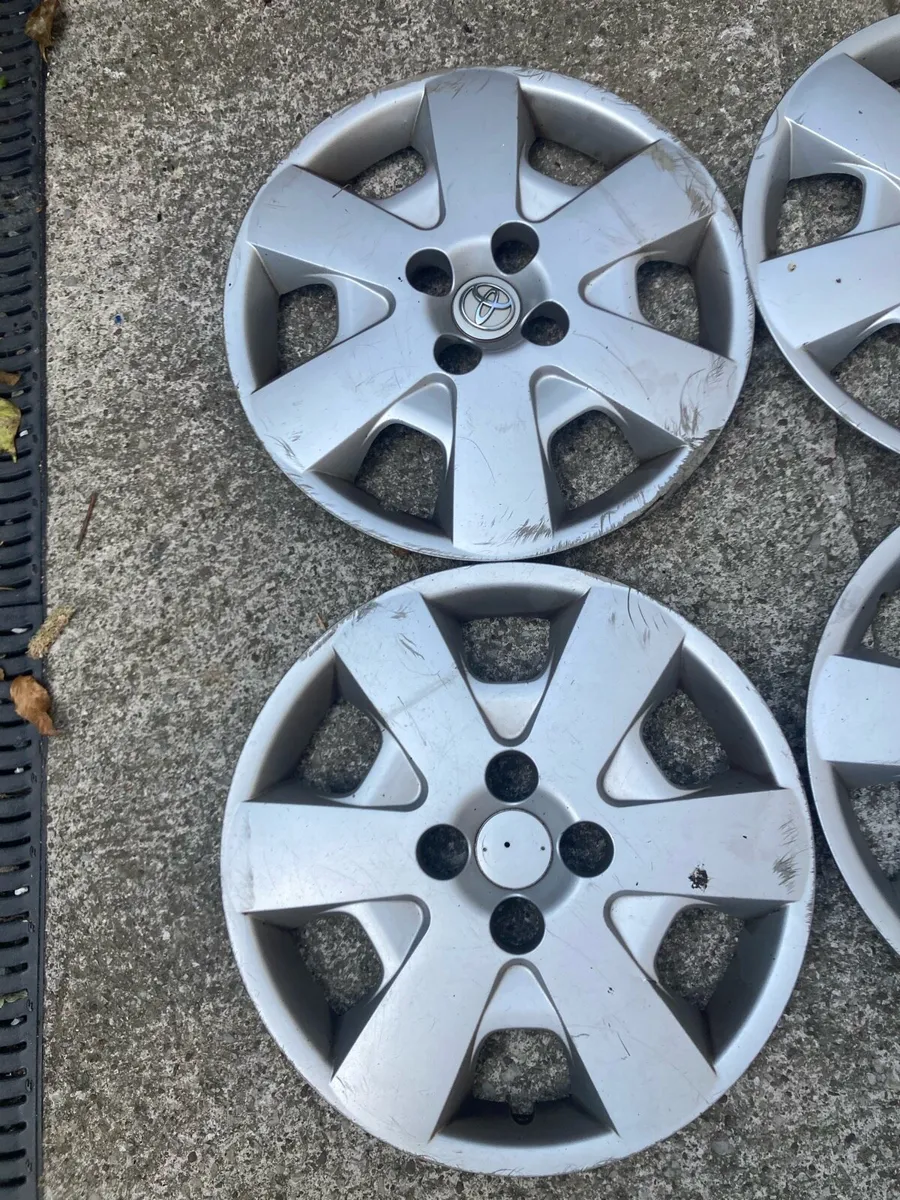 Toyota 15 inch hubcaps - Image 2