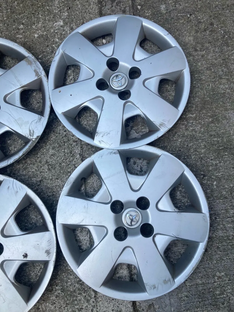 Toyota 15 inch hubcaps - Image 3