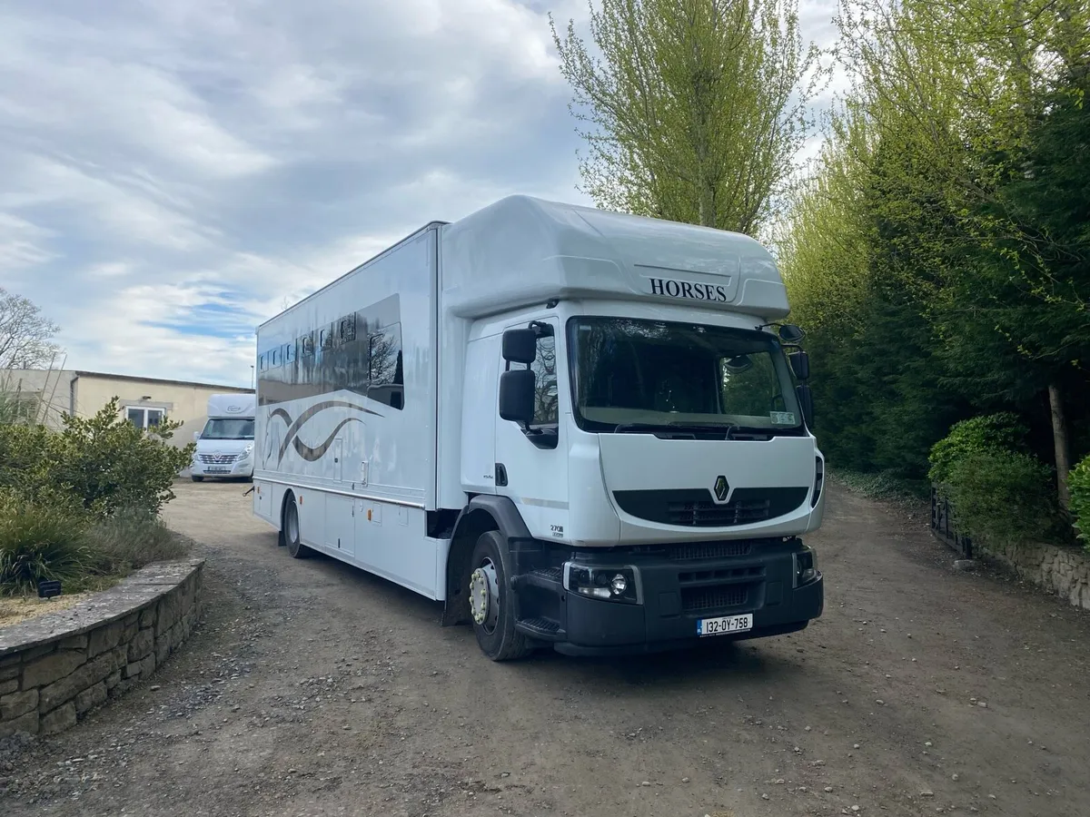 132 Renault horse truck - Image 1