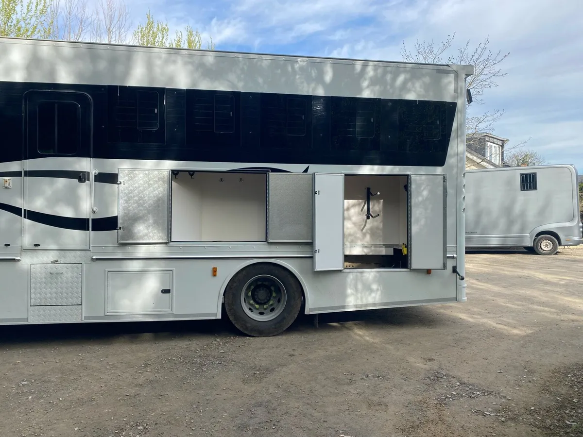 132 Renault horse truck - Image 4