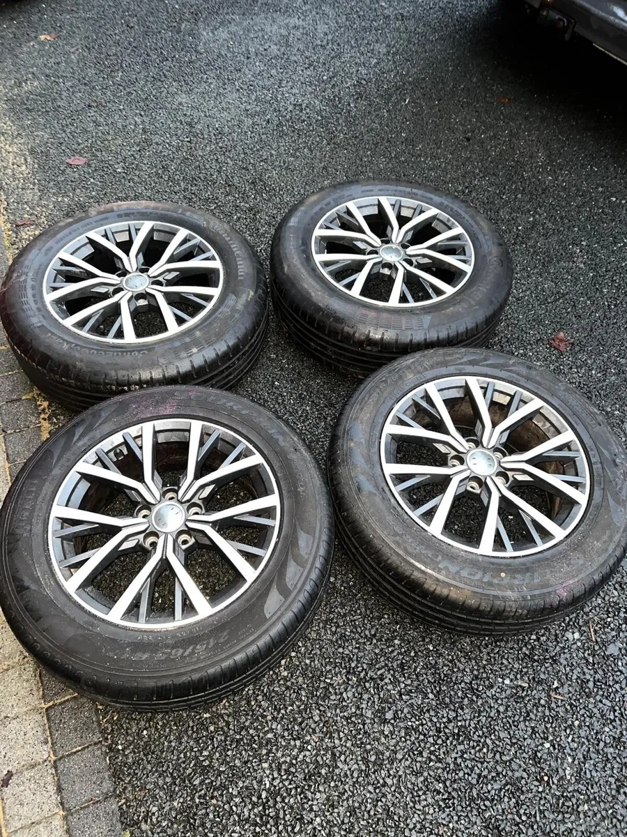 17 inch Genuine VW Tiguan Wheels & Tyres - Image 1