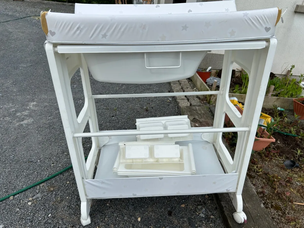 Baby changing table - Image 2