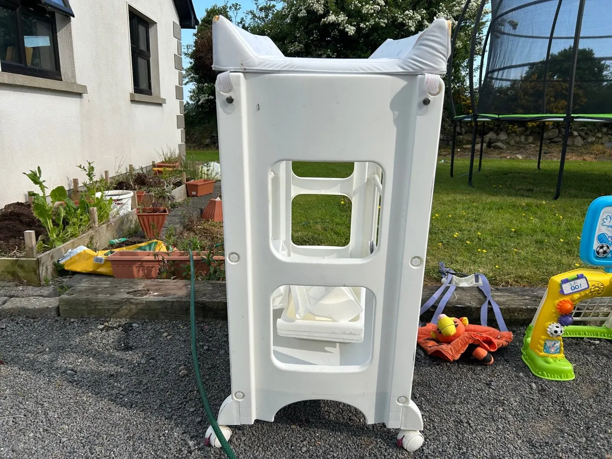 Baby changing table - Image 4