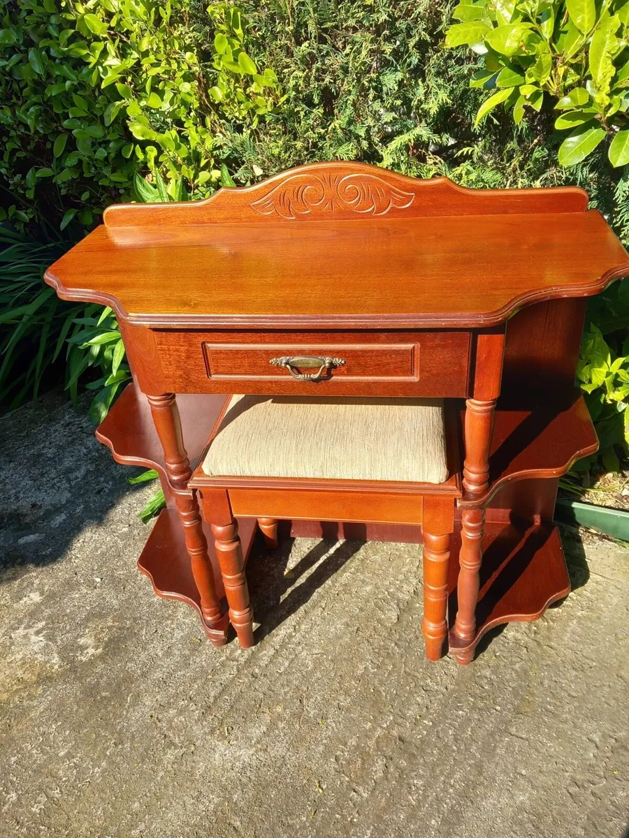 Console hall table with stool