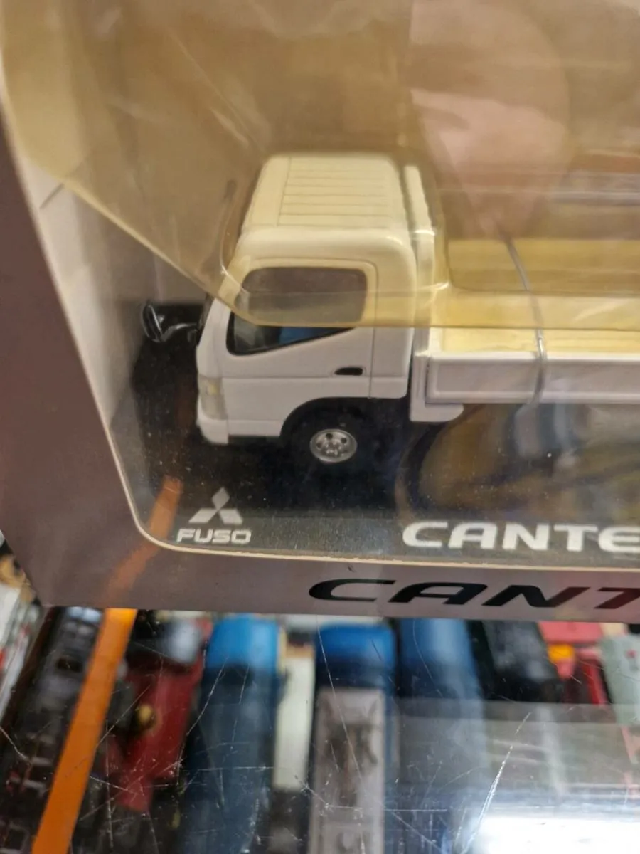 Corgi Mitsubishi Fuso Truck - Image 2