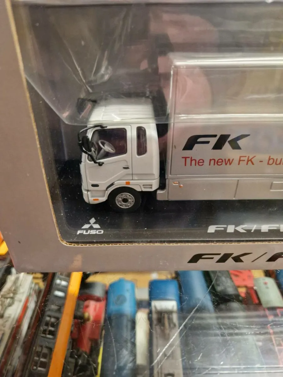 Corgi Mitsubishi Fuso Truck - Image 2
