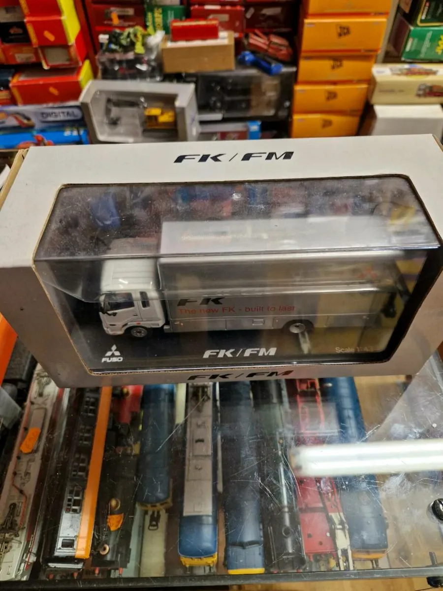 Corgi Mitsubishi Fuso Truck - Image 4