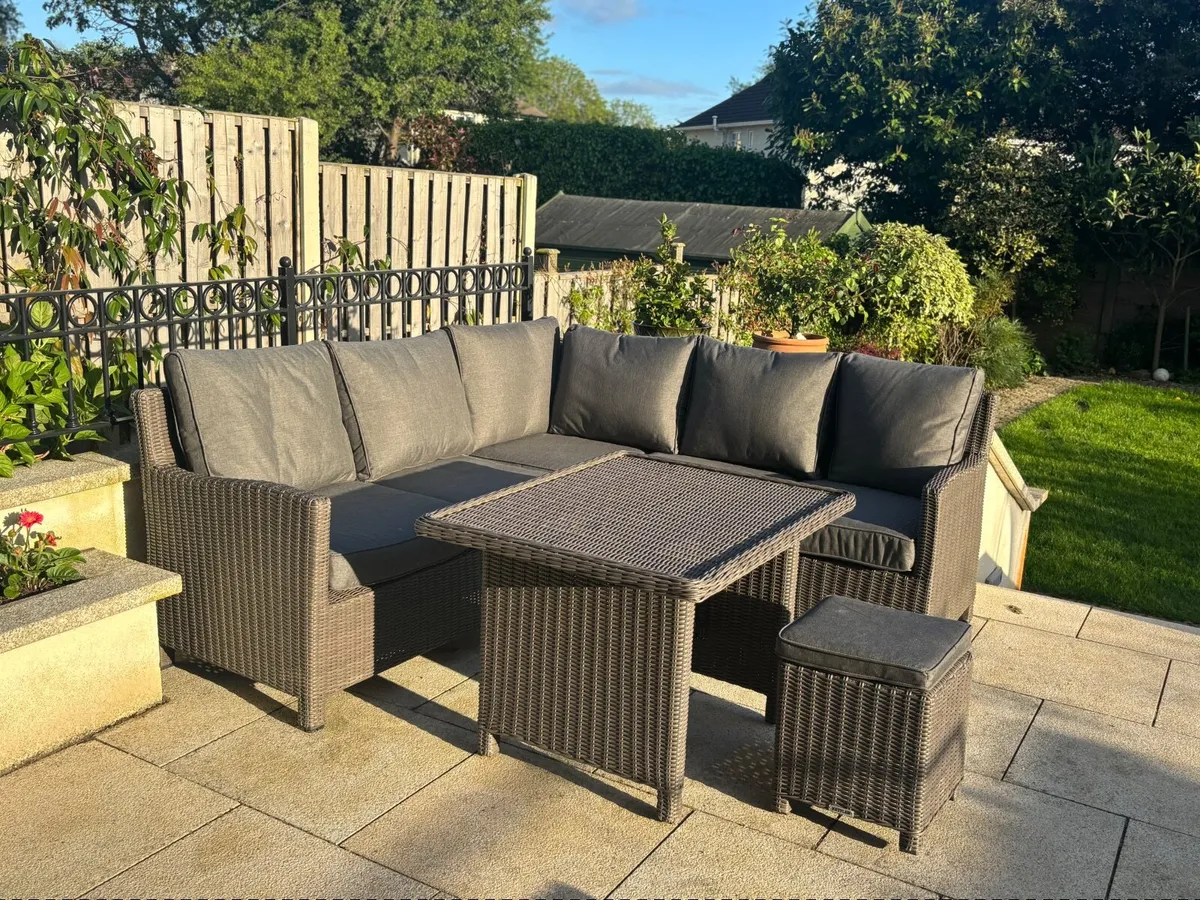 Garden furniture - Image 1