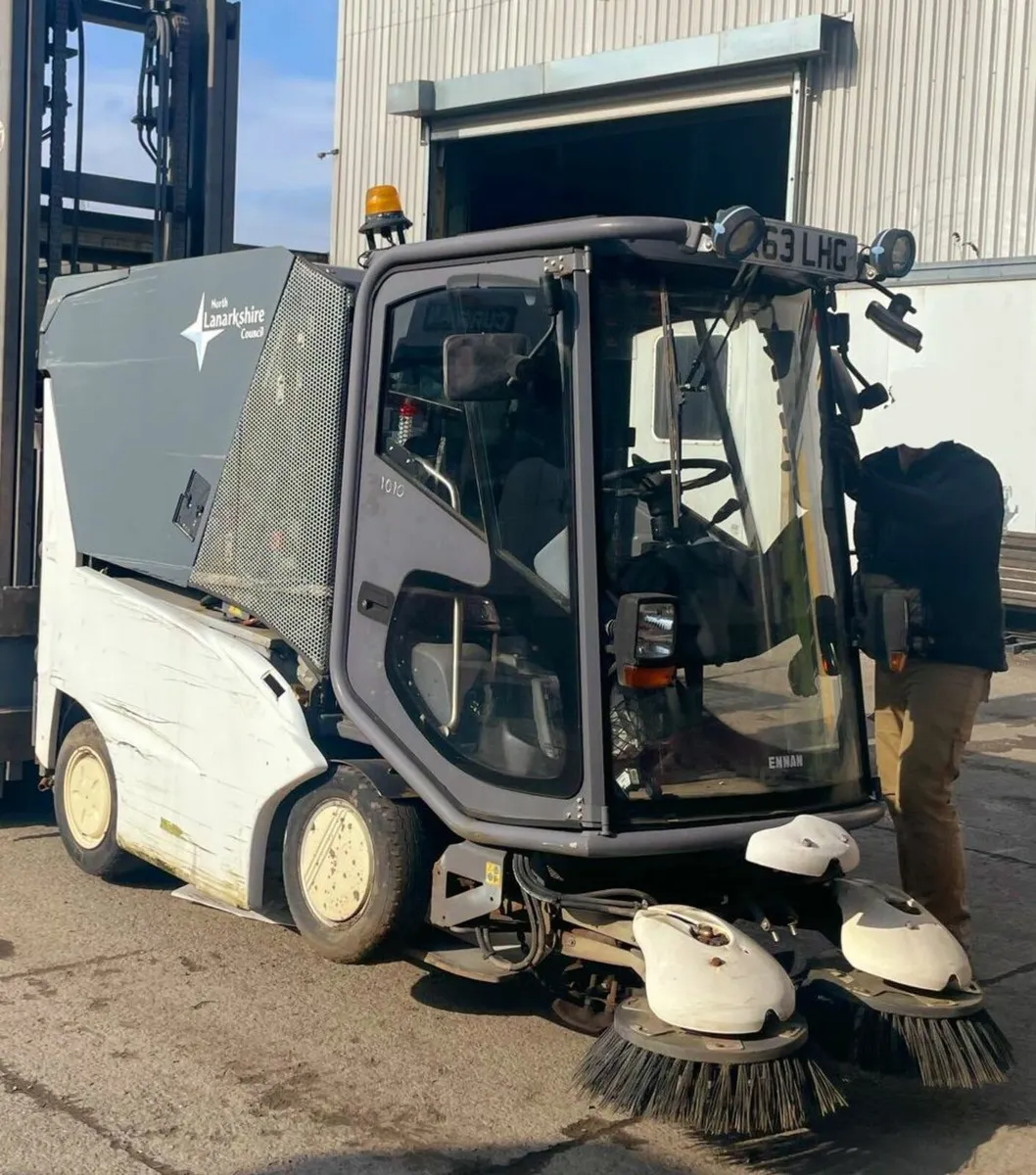 Greenmachine road sweeper roadsweeper