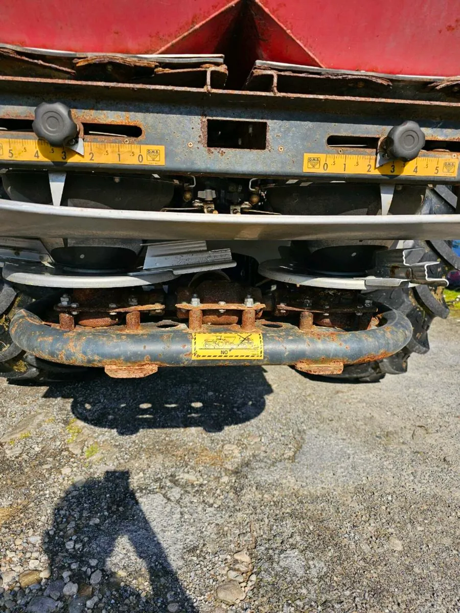 Fertiliser spreader - Image 4