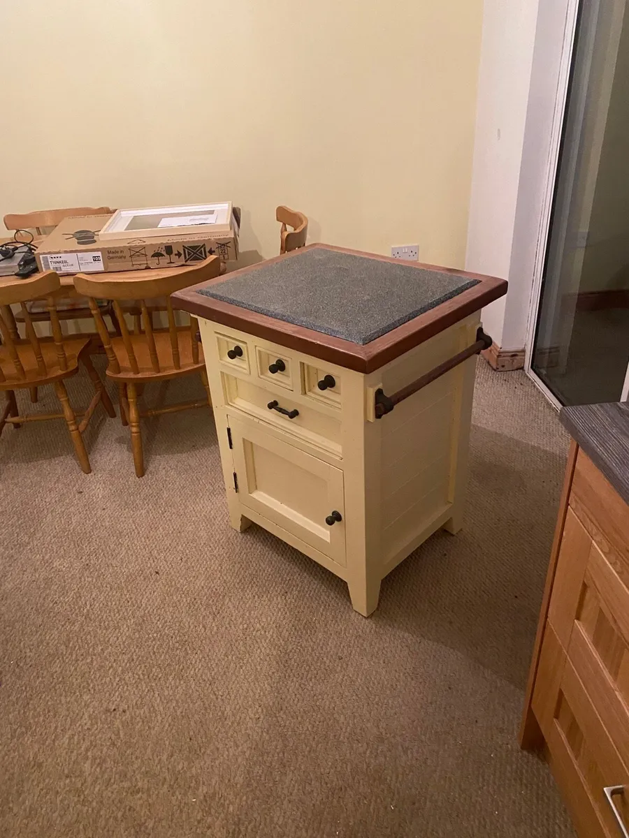 Kitchen island - Image 2