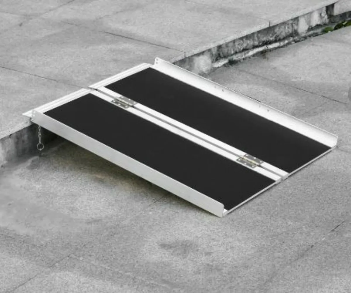 Aluminium Folding Wheelchair Ramp w/ Handle Black - Image 1