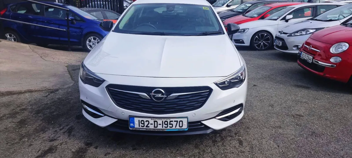 192 OPEL INSIGNIA SRI HiSpec 32k Warranty AS NEW C - Image 3