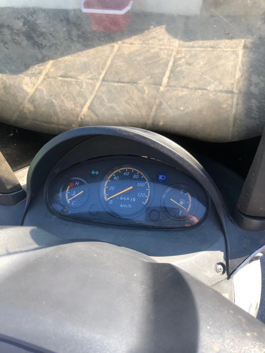 Suzuki 125 scooter 04 - Image 2