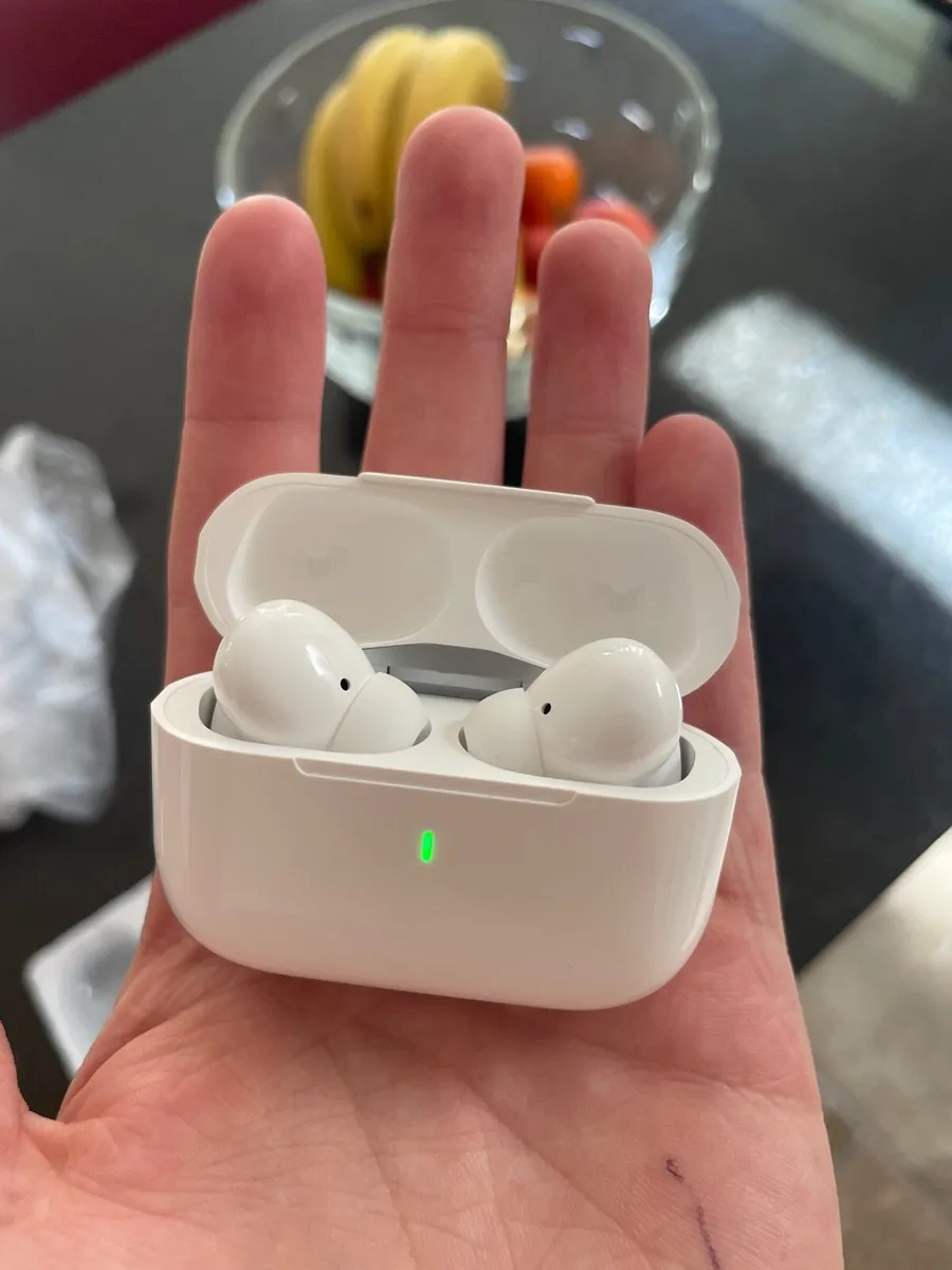 Wireless earbuds - Image 1