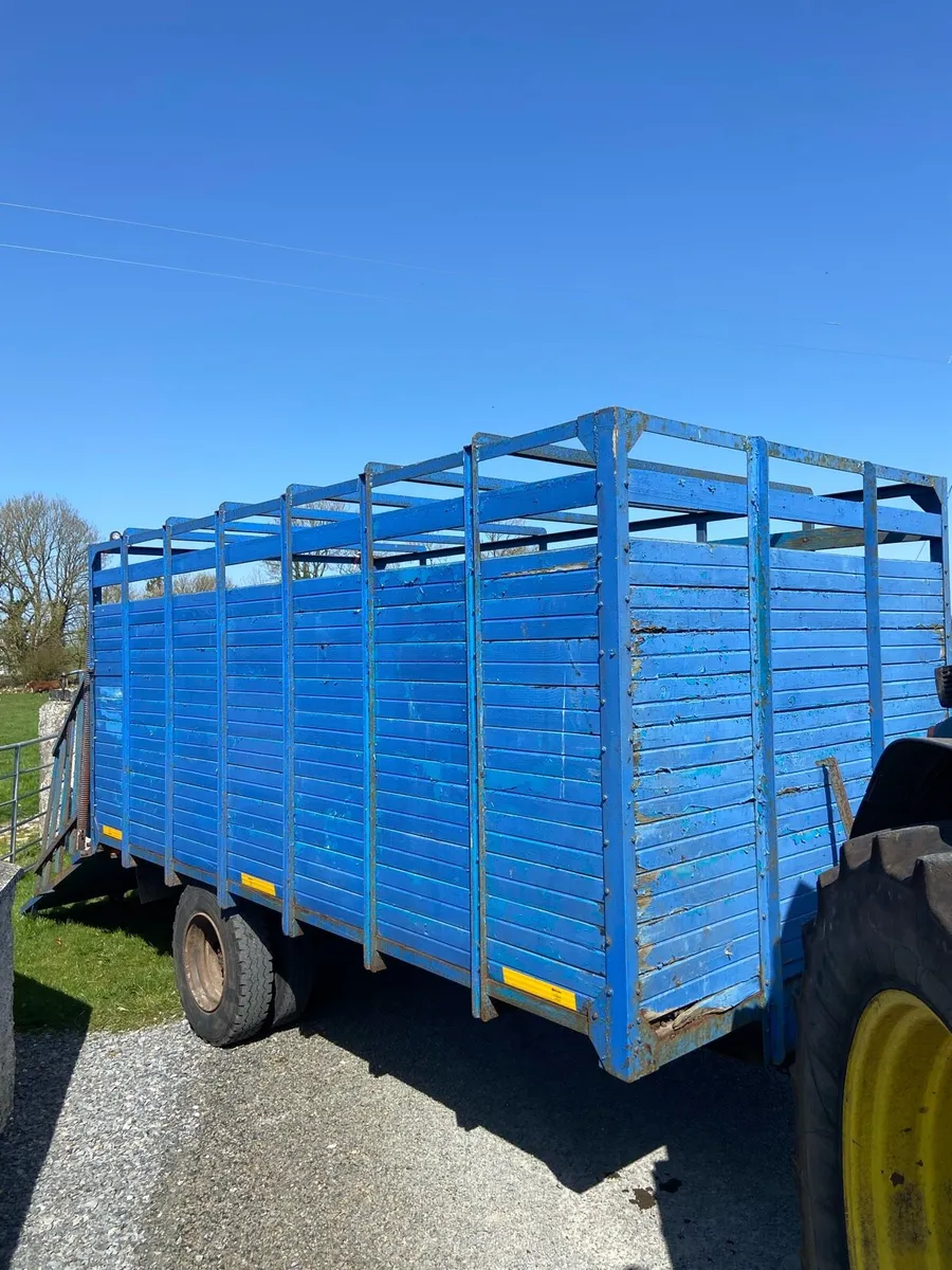 Tractor cattle trailer - Image 1