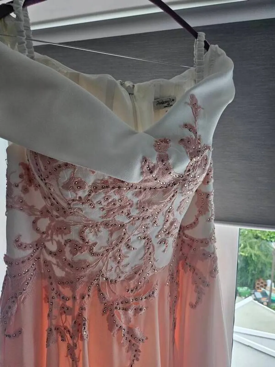 mother of the bride - Image 3