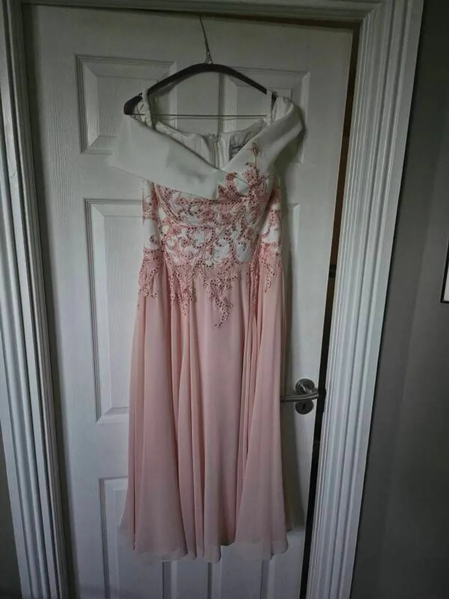 mother of the bride - Image 4
