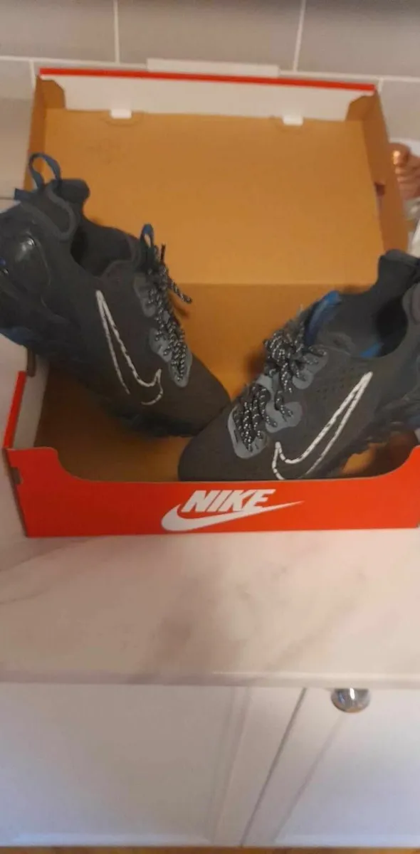 Nike shoes - Image 1