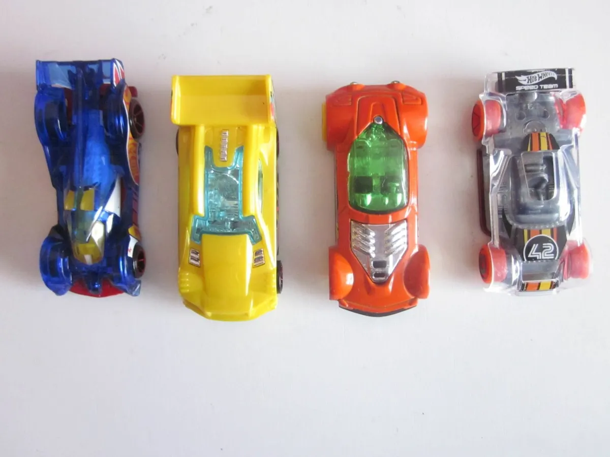 Seven Hot Wheels Car Bundle - Image 3