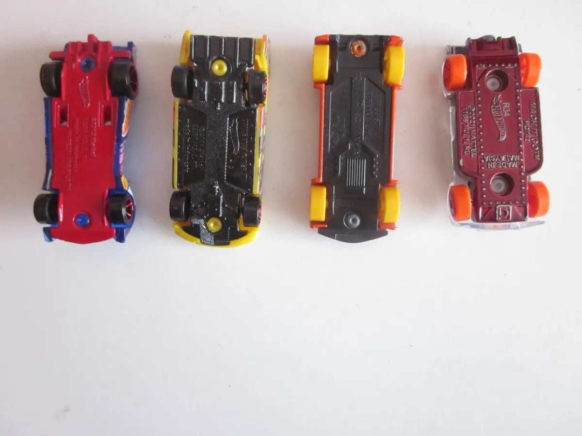 Seven Hot Wheels Car Bundle - Image 4
