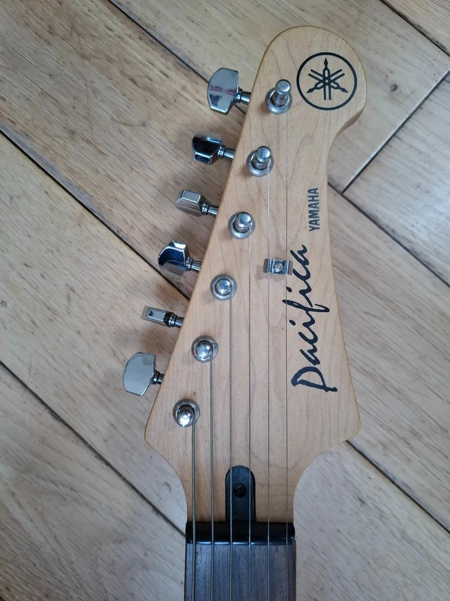 Electric guitar - Image 2