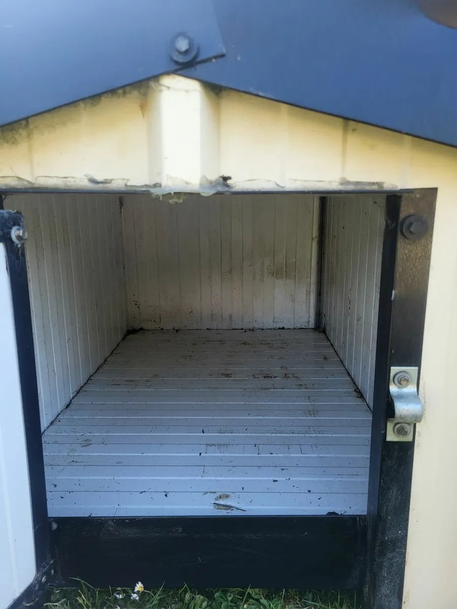 DOG KENNEL AND DOG TRAINING RUN - Image 1