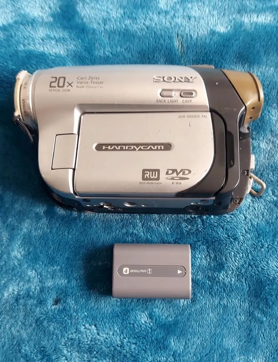 SONY...DVD Handycam....pre owned..... - Image 4