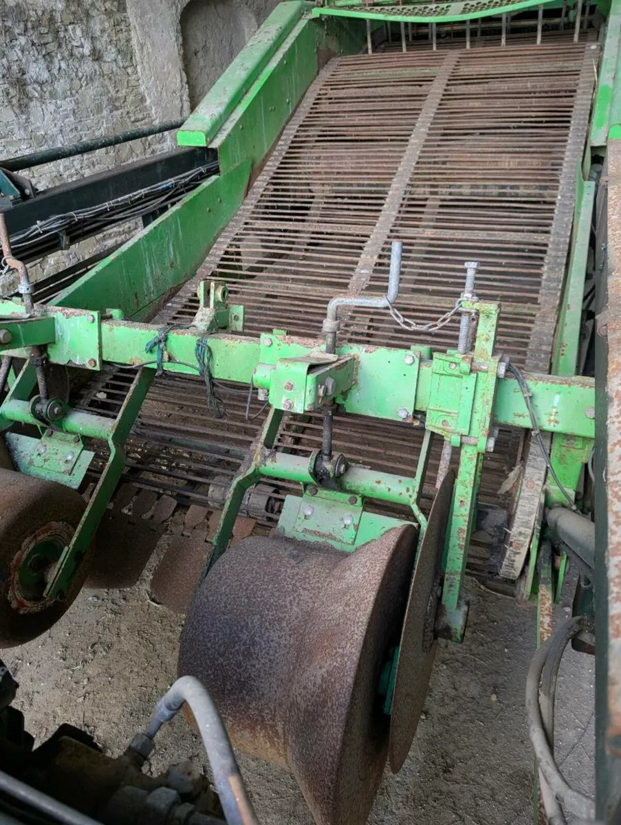 Reekie Dominant 3000 potato spud harvester - Image 2