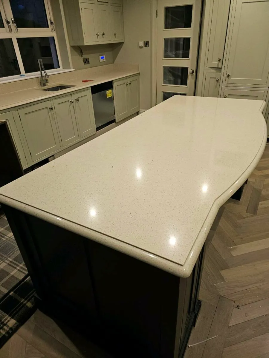 Quartz countertop - Image 1
