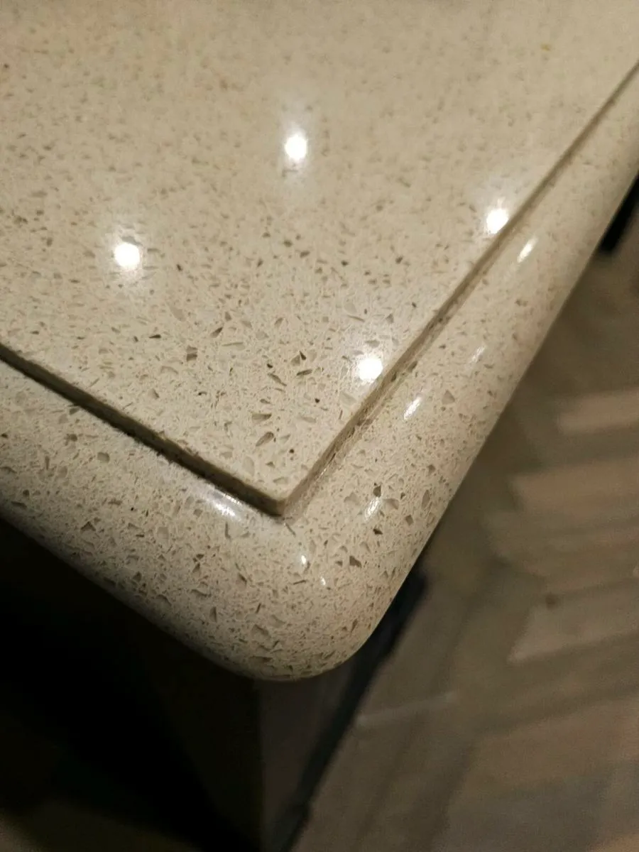 Quartz countertop - Image 2