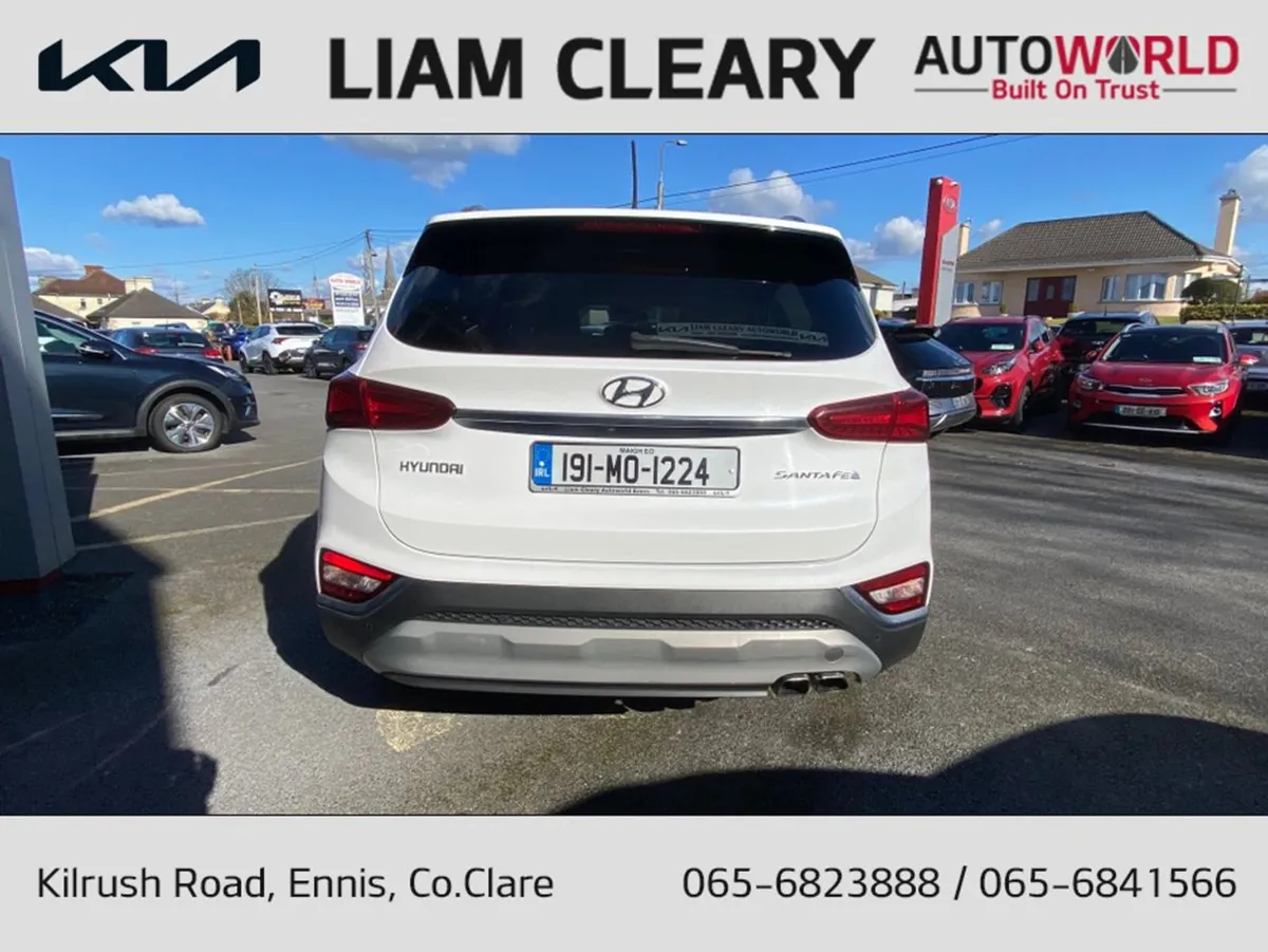 Hyundai Santa Fe 2WD Executive Plus 5DR - Image 4