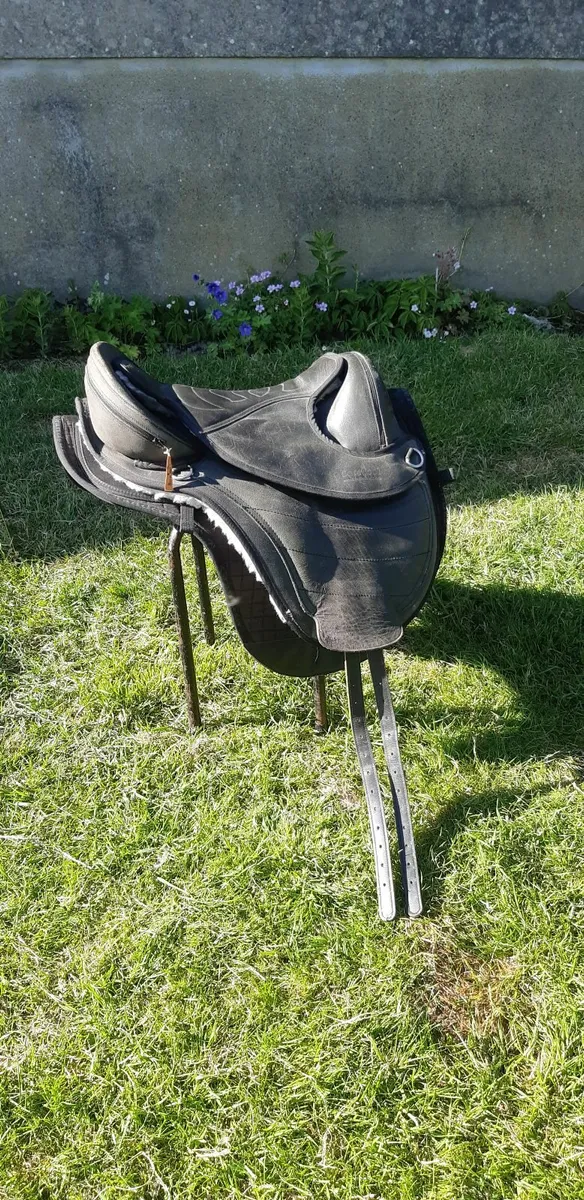Genuine Barefoot leather treeless saddle PLUS pad - Image 1