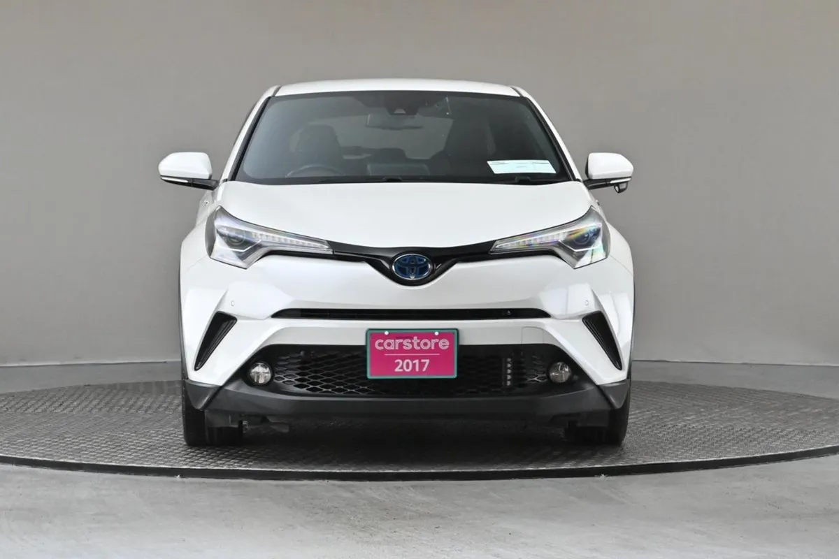 Toyota C-HR 1.8 Hybrid  full Leather 360 Park Cam - Image 2