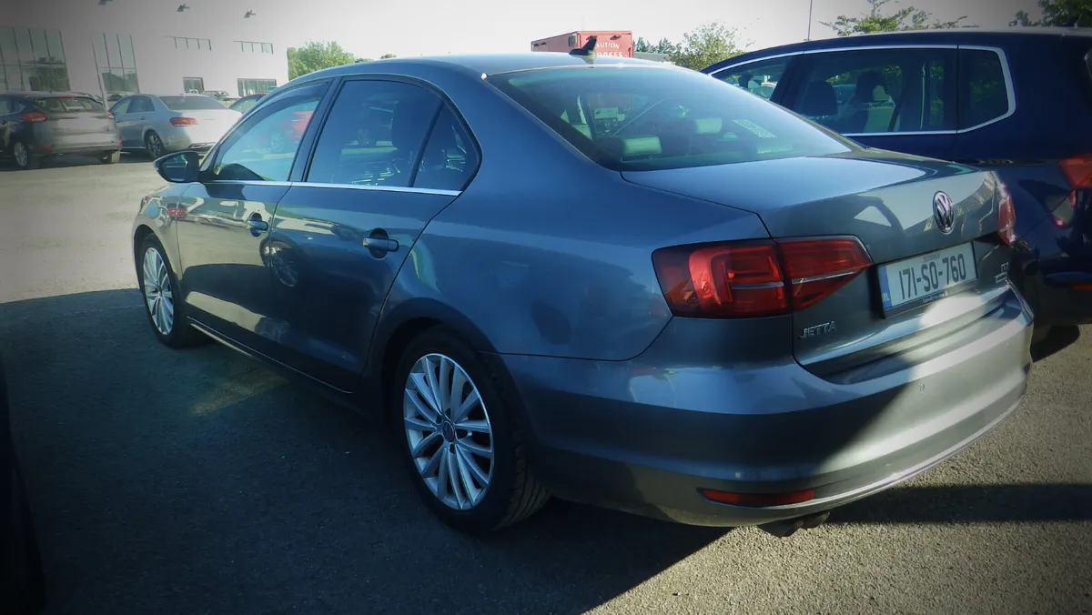 171Volkswagen Jetta 2.0 TDI HIGHLINE - Image 3