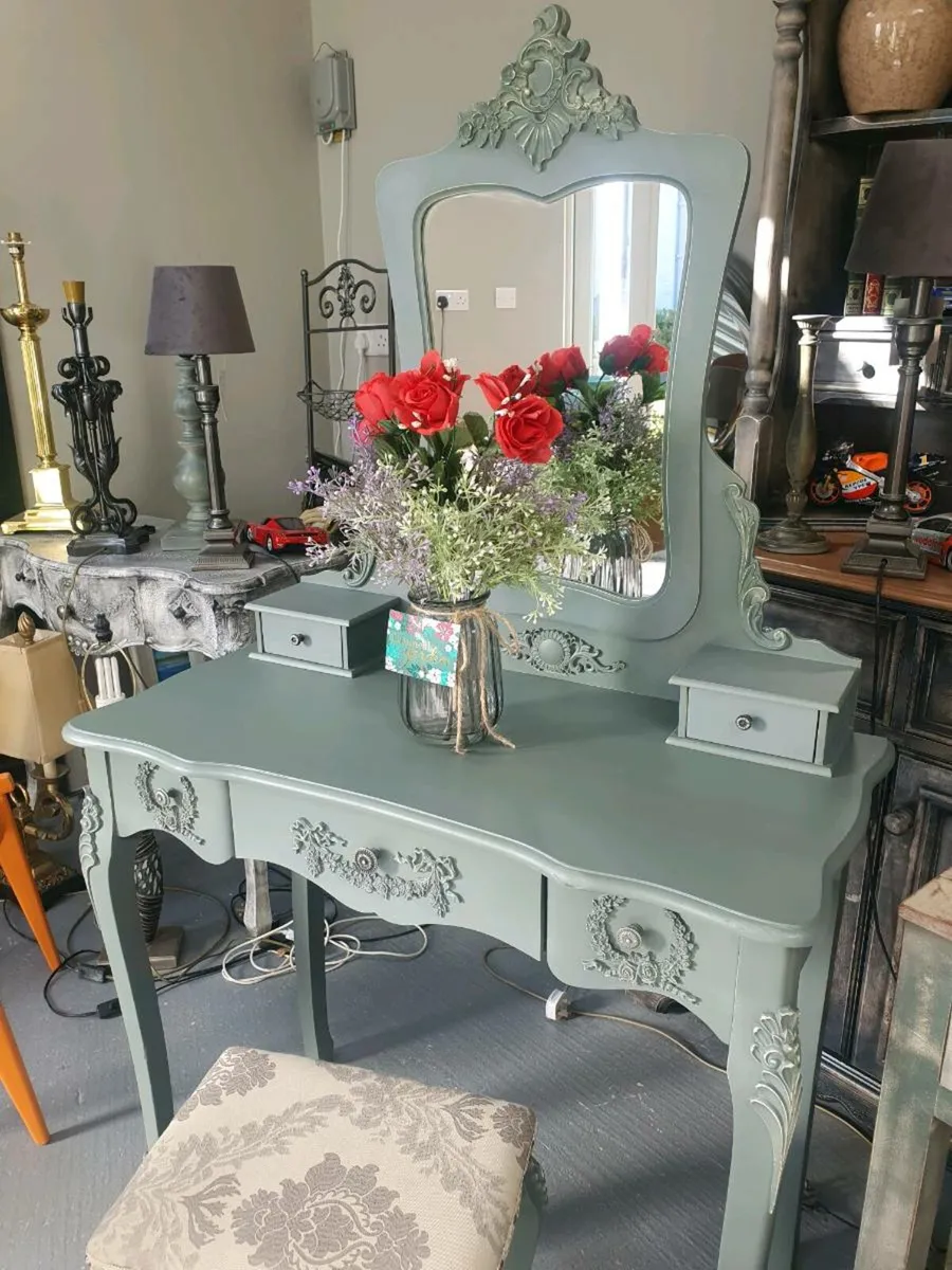 Dressing table mirror and stool - Image 1