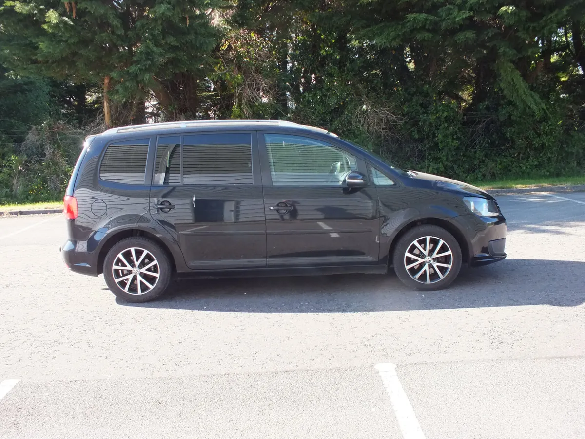 Volkswagen Touran 2012 - Image 1