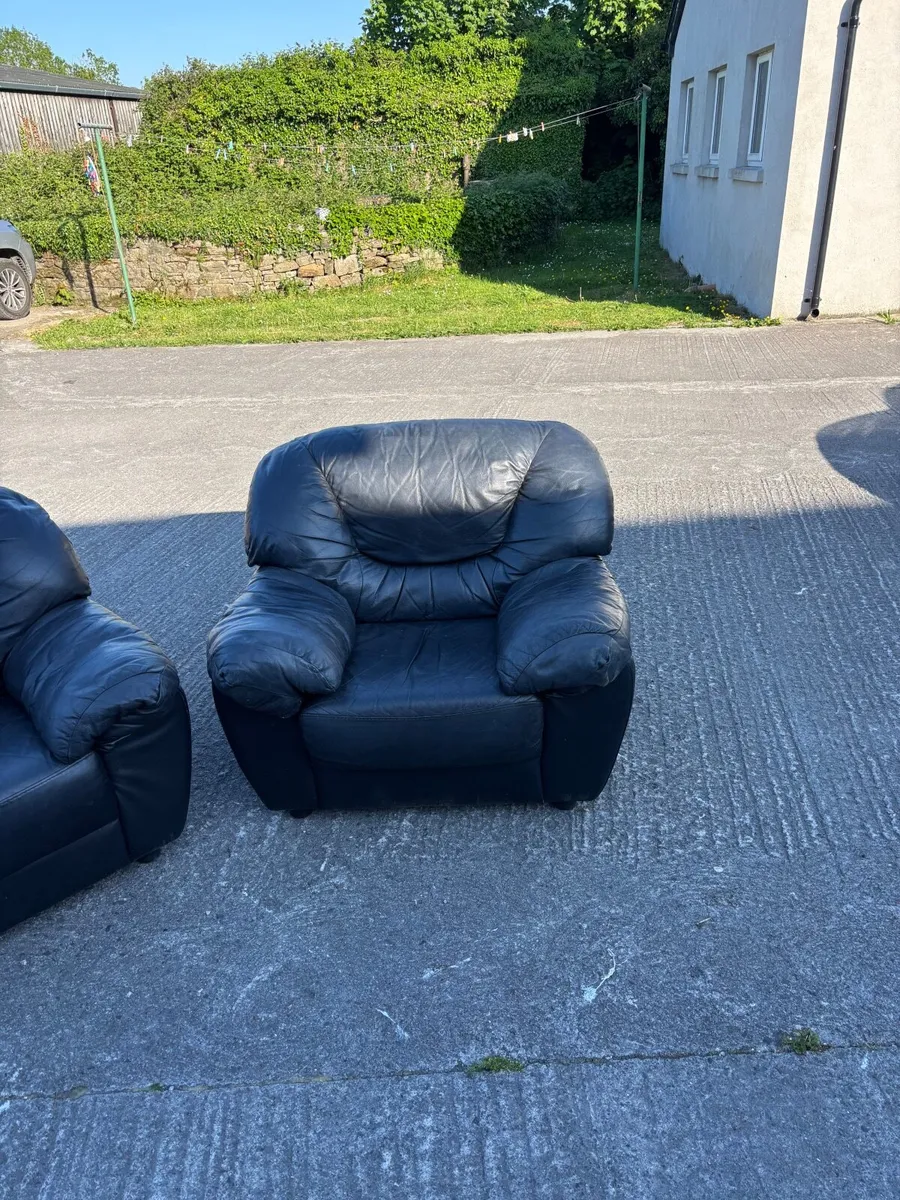3 Piece Leather Set - Image 4